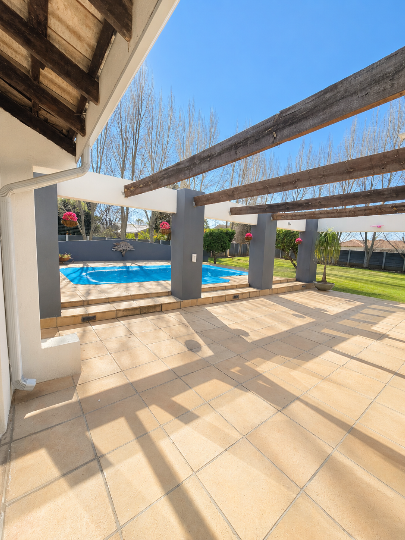 4 Bedroom Property for Sale in Flamwood North West
